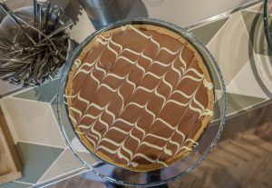 Caramel chocolade taart bij PS Koffie Thee en Taart aan de Oude Kijk in't Jatstraat 24 in Groningen.