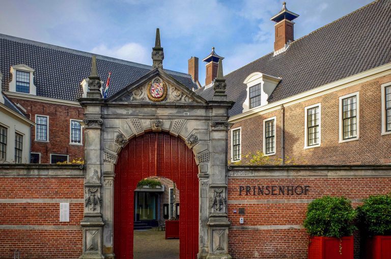 prinsenhof-entrance-poort