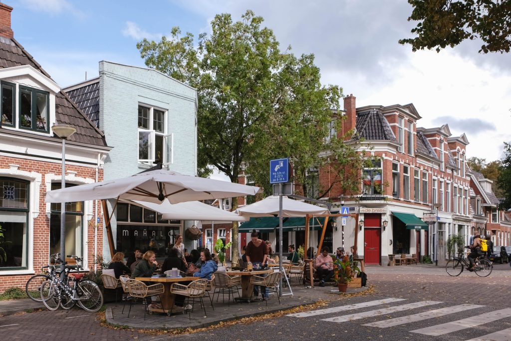 Mahalo, vegan lunch restaurant, Verlengde Grachtstraat 1, hoek Kerklaan in Groningen