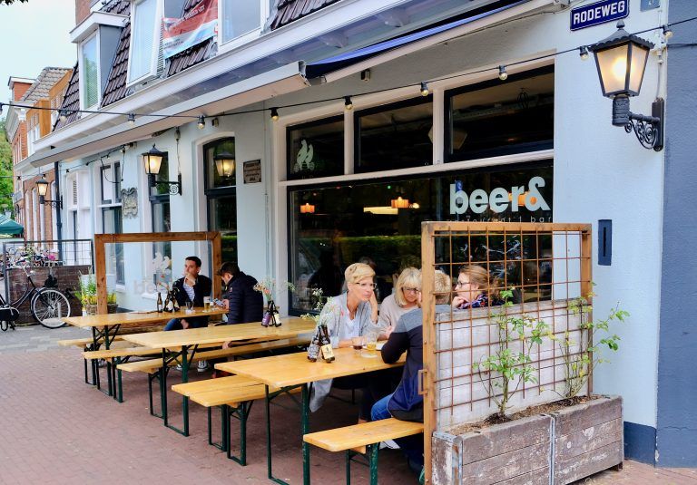 beer-restaurant-hoek-korreweg-rodeweg-groningen-terrace-with-guests