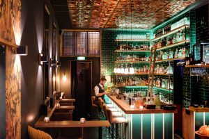 groningen-oosterstraat-the-stockroom-cocktailbar-interior-and-bar