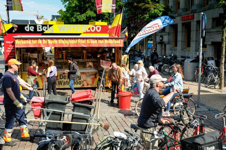 groningen-vismarkt-de-belg-waterloo-friet-kraam