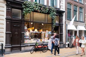 Boekenwinkels in Groningen: Walter's Books aan de Oude Kijk in 't Jatstraat 10