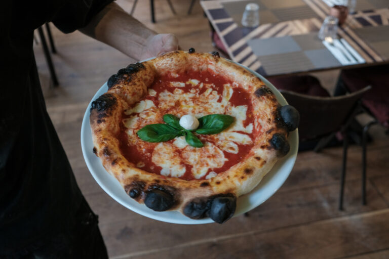 Napolitaanse pizza bij Italiaaans restarant en pizzeria Tarantè 081 - Gedempte Zuiderdiep 26 in Groningen